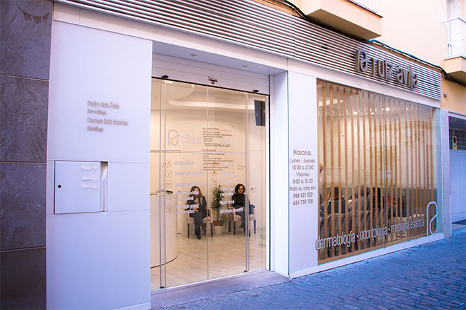 fachada clinica dental ruiz-avila granada