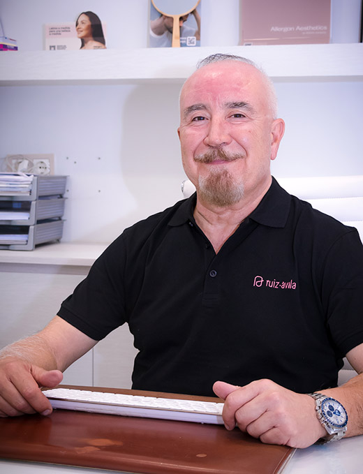 Doctor Pedro Ruiz -Avila, dermatólogo en Granada